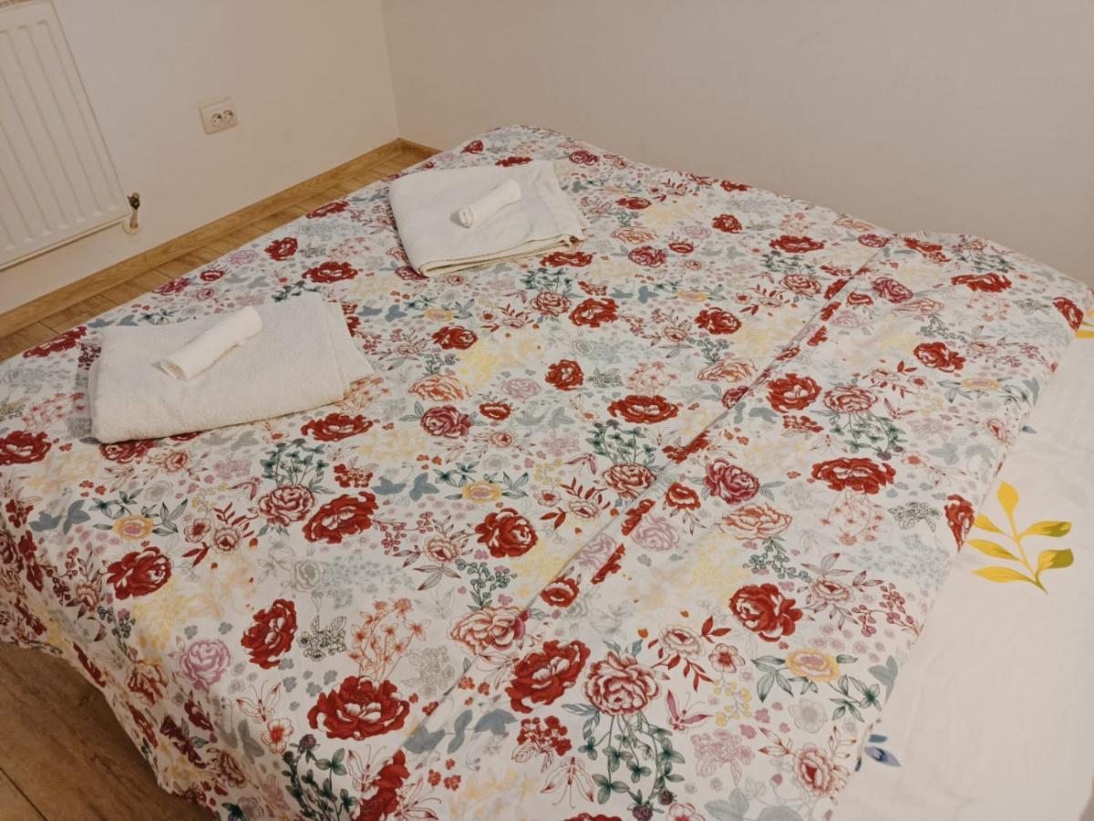 Ferienwohnung Piata Romana Luxury Bukarest Exterior foto