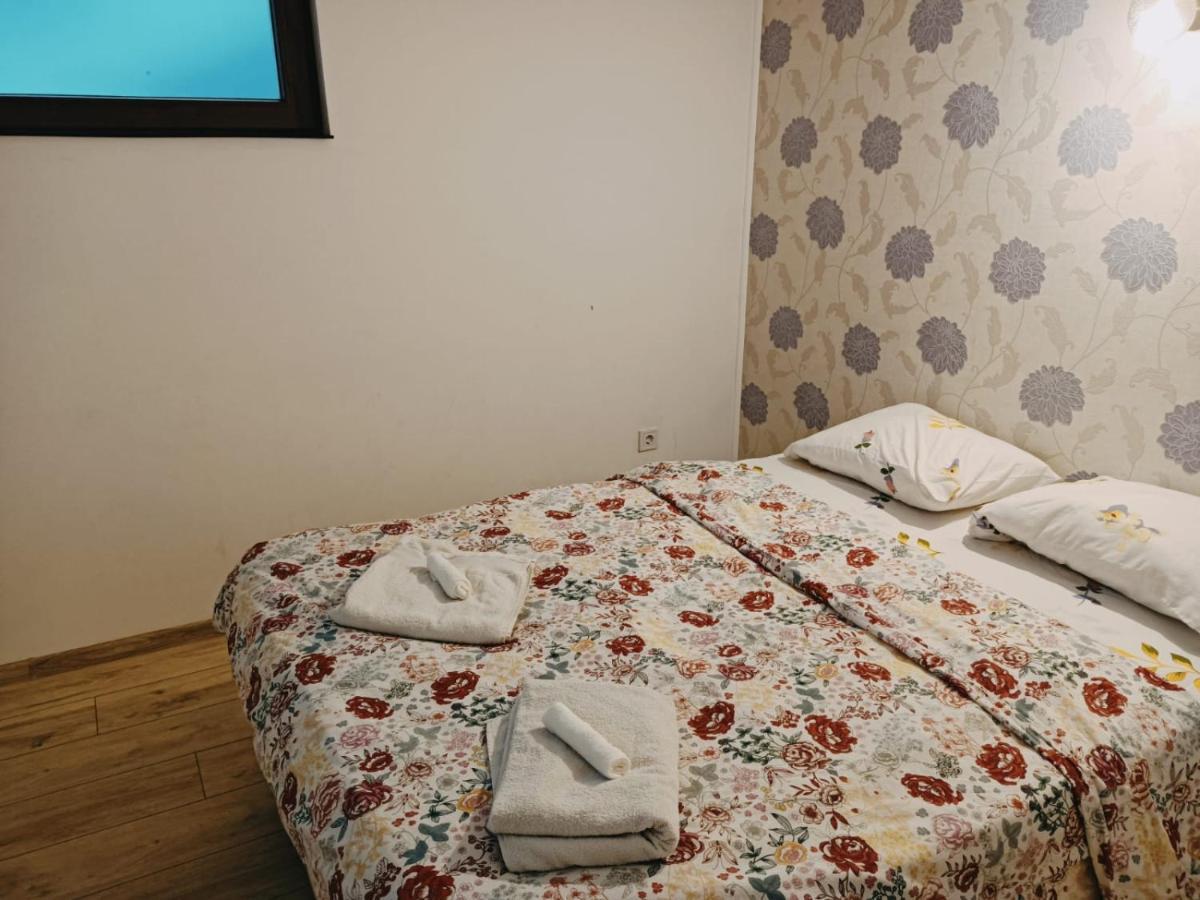 Ferienwohnung Piata Romana Luxury Bukarest Exterior foto