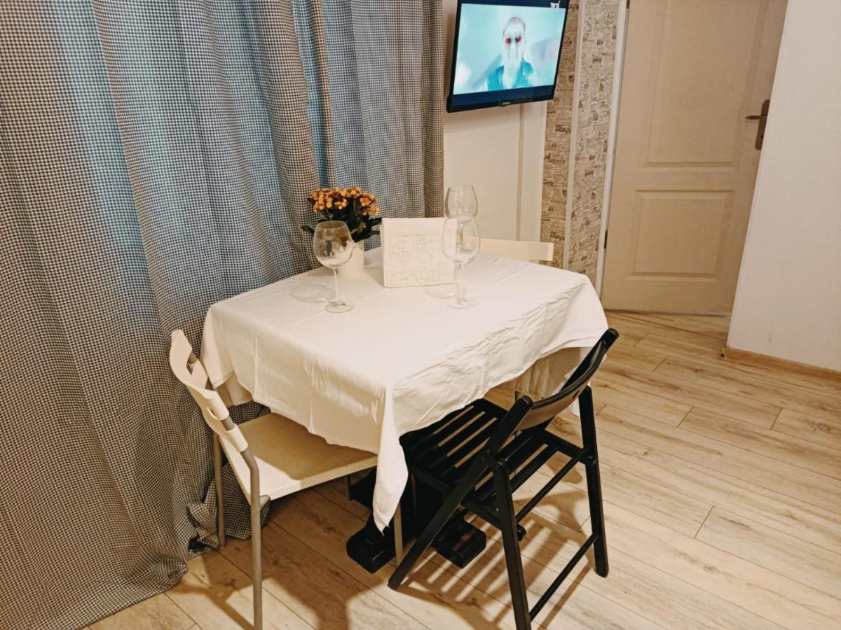 Ferienwohnung Piata Romana Luxury Bukarest Exterior foto